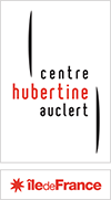 logo choraleuses, rond rouge avec sigle femme en vert et plein de sigles femmes en petit multicolores 